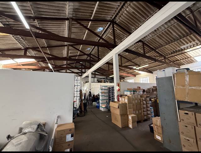 2,092M² WAREHOUSE FOR SALE IN ARCADIA